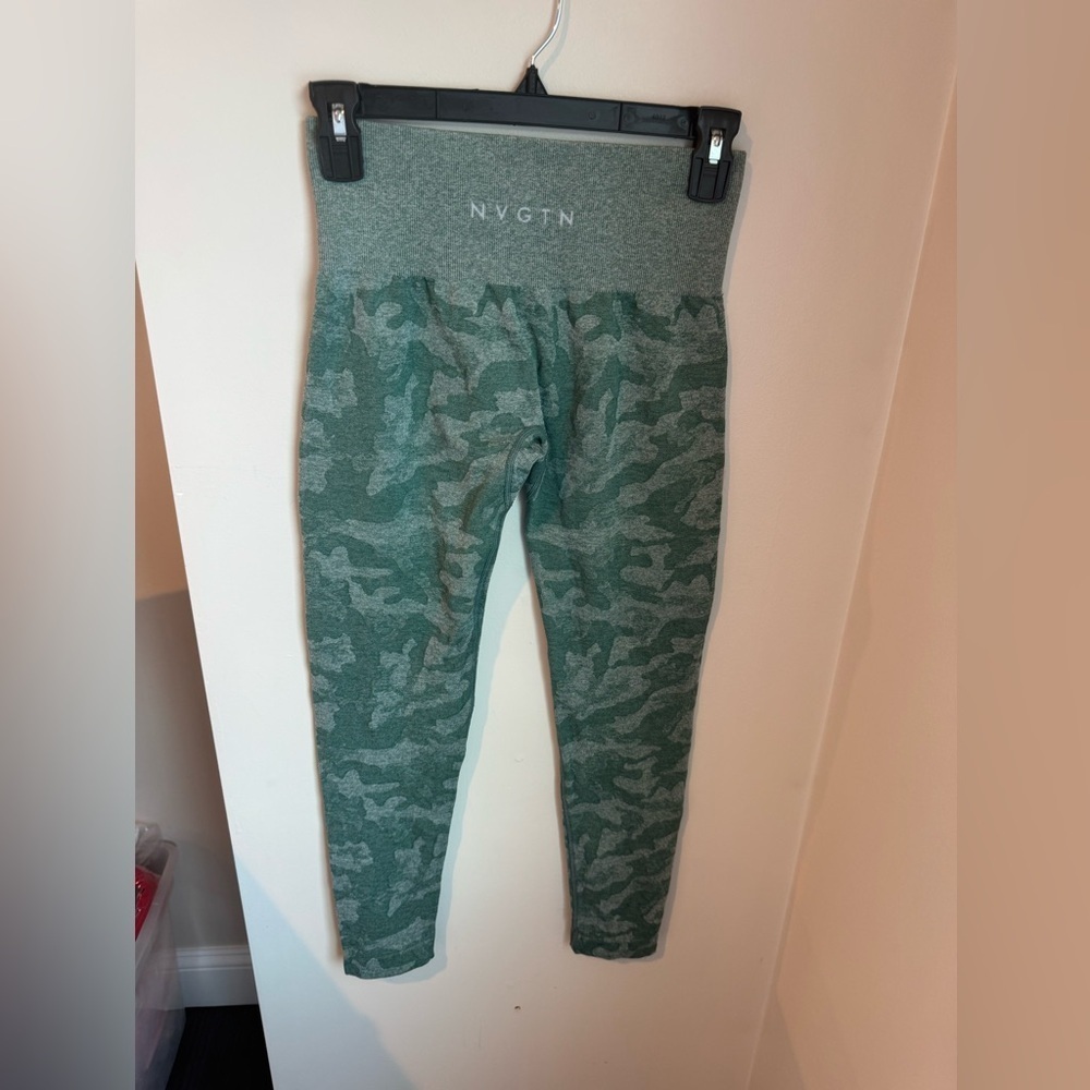 NVGTN Women’s Camo Seamless Leggings Size Small